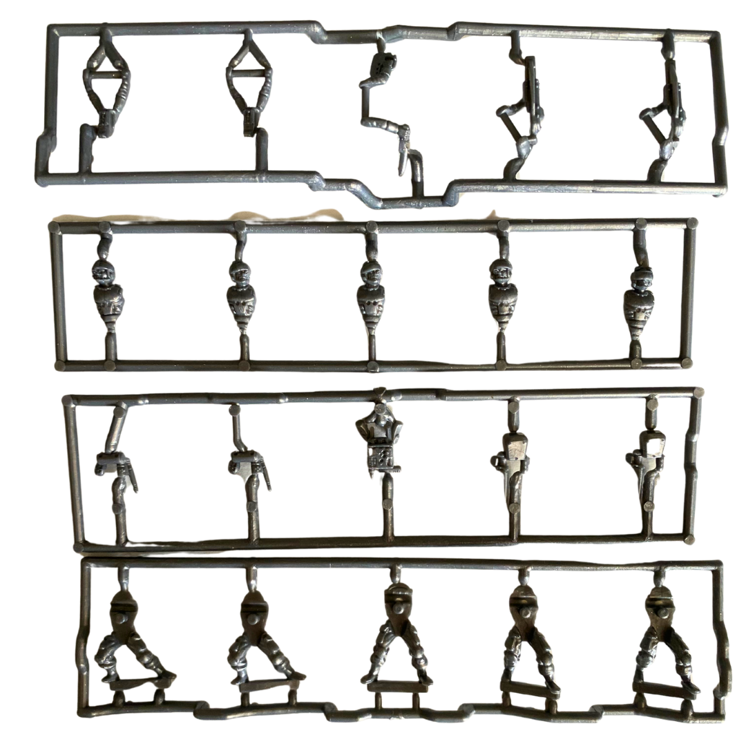 5 Plastic Trooper Miniatures