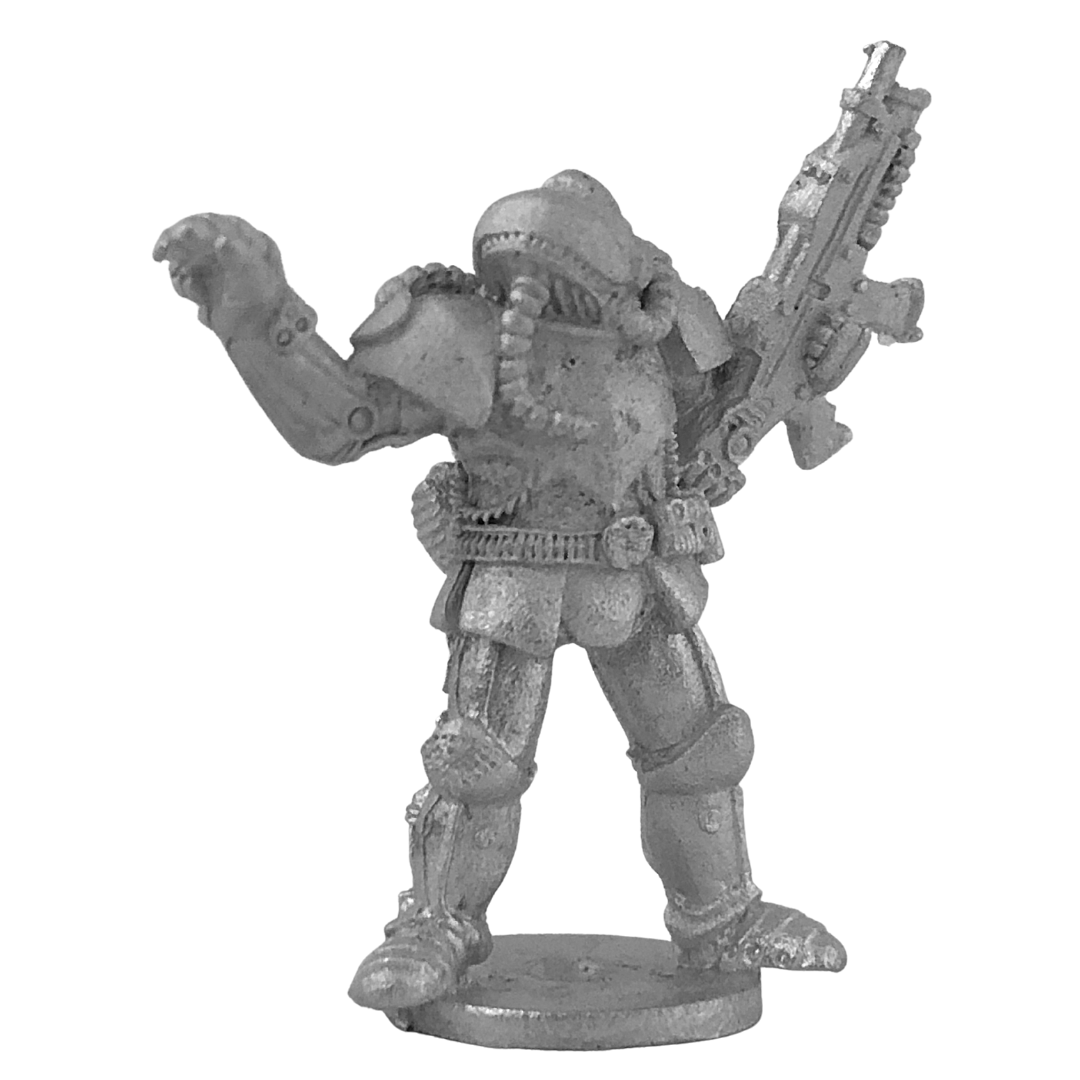 Sarday'kin Com Officer Observing