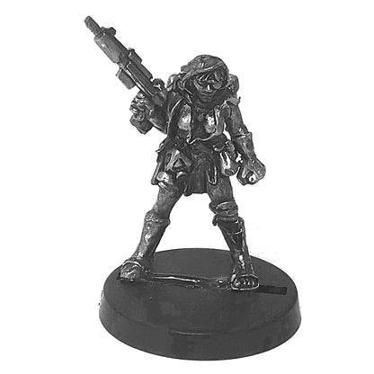 Female Scavenger, Yasser Scarf Shotgun