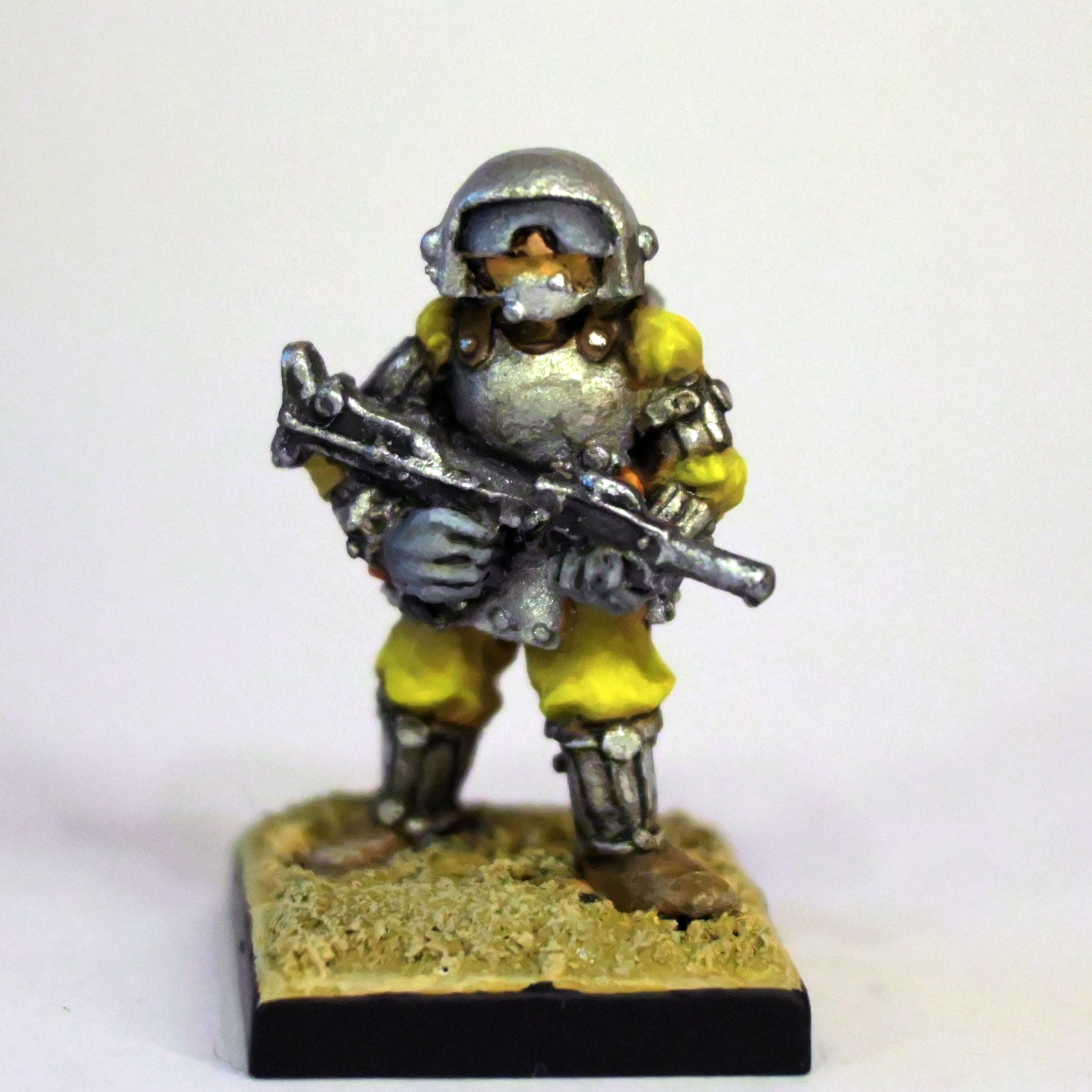 Yoyodyne Shigaru with Machine Pistol, standing Miniature – em4miniatures